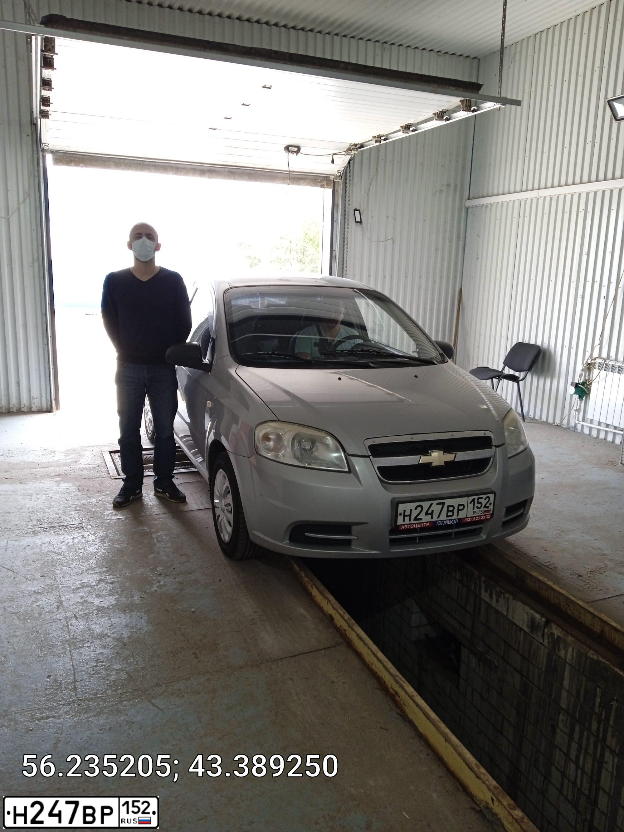 Фото автомобиля CHEVROLET AVEO, 2009 — госномер У004ОЕ52. Цвет: Серебристый