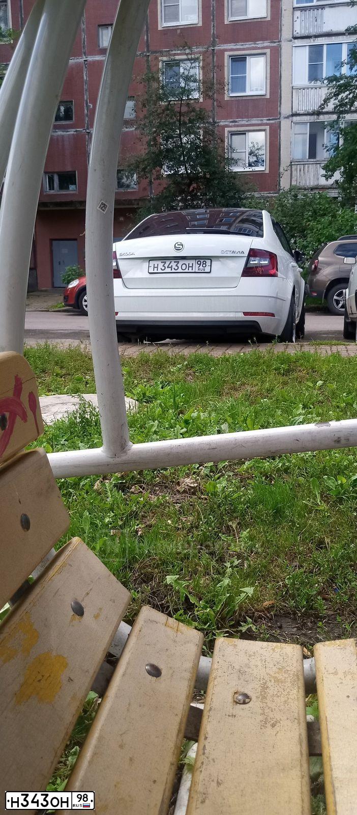 Фото автомобиля FORD FOCUS, 2008 — госномер Х373ЕН136. Цвет: ЧЕРНЫЙ