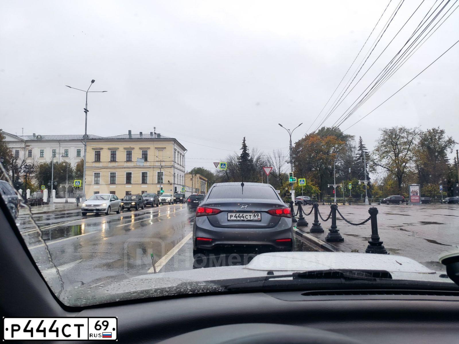 Фото автомобиля RENAULT ARKANA, 2019 — госномер Р444СТ69. Цвет: Коричневый
