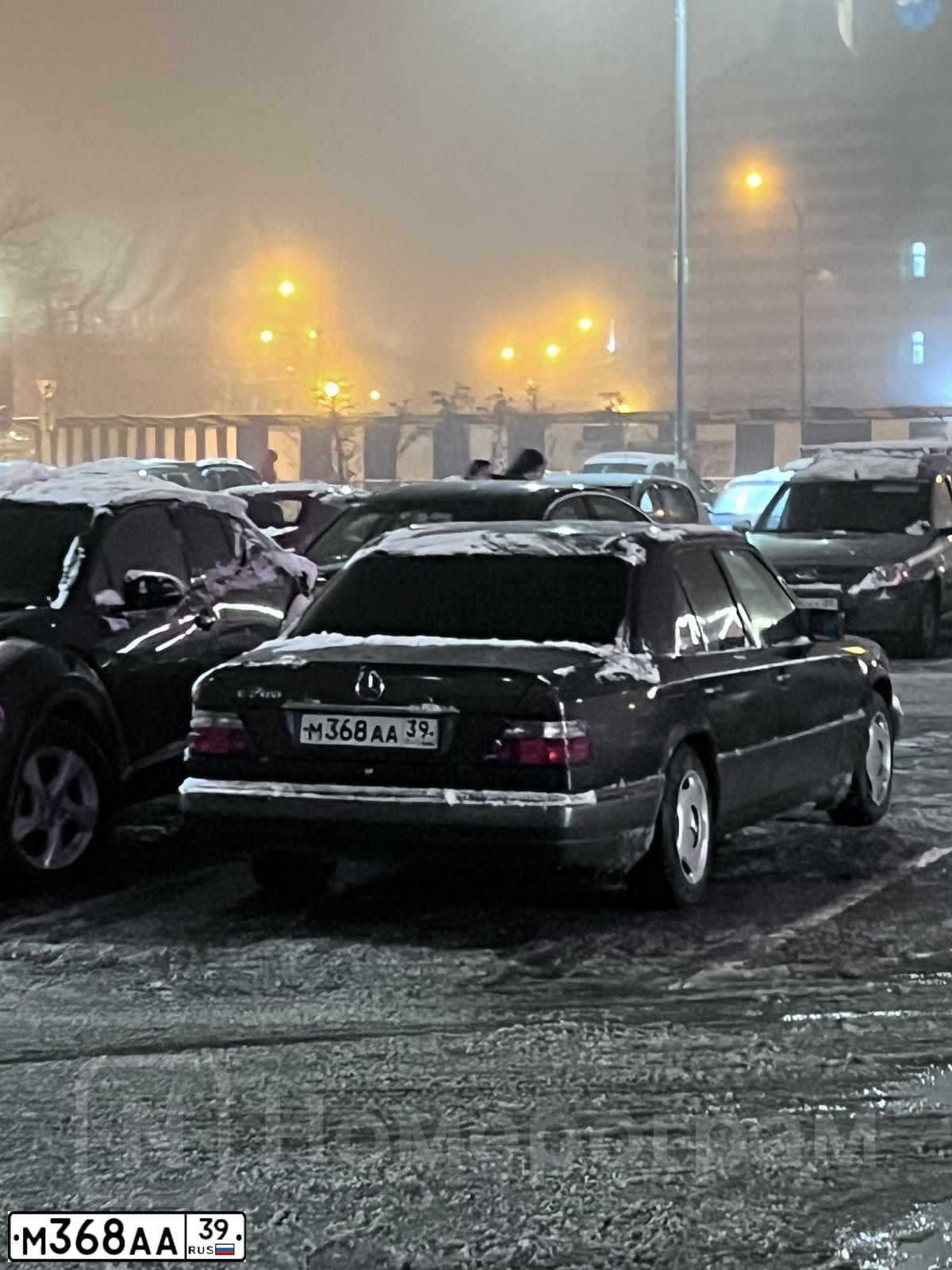 Фото автомобиля MERCEDES E-KLASSE, 1994 — госномер М368АА39. Цвет: ЧЕРНЫЙ
