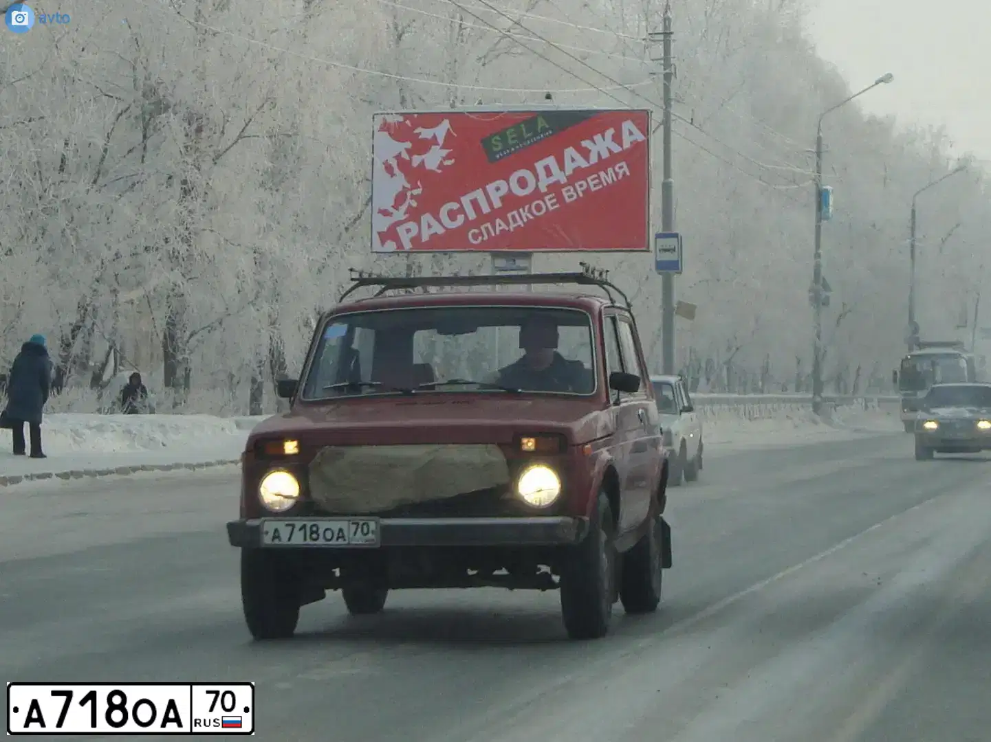 Фото автомобиля LADA 2121 NIVA, 1989 — госномер А718ОА70. Цвет: Красный