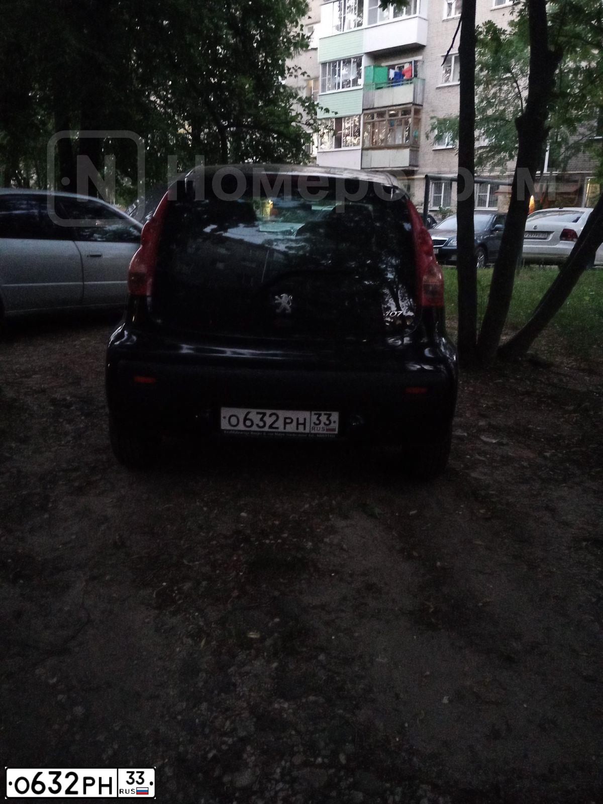 Фото автомобиля PEUGEOT 107, 2006 — госномер О632РН33. Цвет: ЧЕРНЫЙ