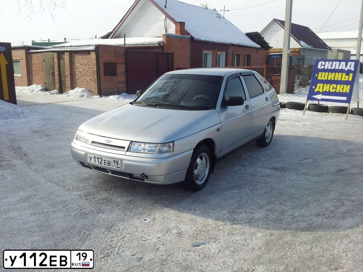 Фото автомобиля LADA 2112, 2003 — госномер В117ВВ17. Цвет: СВЕТЛО-СЕРЕБРИСТЫЙ МЕТАЛЛ