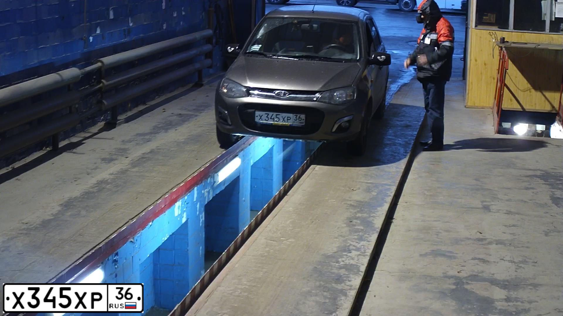 Фото автомобиля LADA 2192 KALINA, 2014 — госномер Т644АО79. Цвет: Золотисто-коричневый
