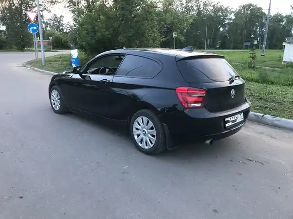 Фото автомобиля MAZDA 2, 2012 — госномер Н037РВ790. Цвет: СЕРЕБРИСТЫЙ