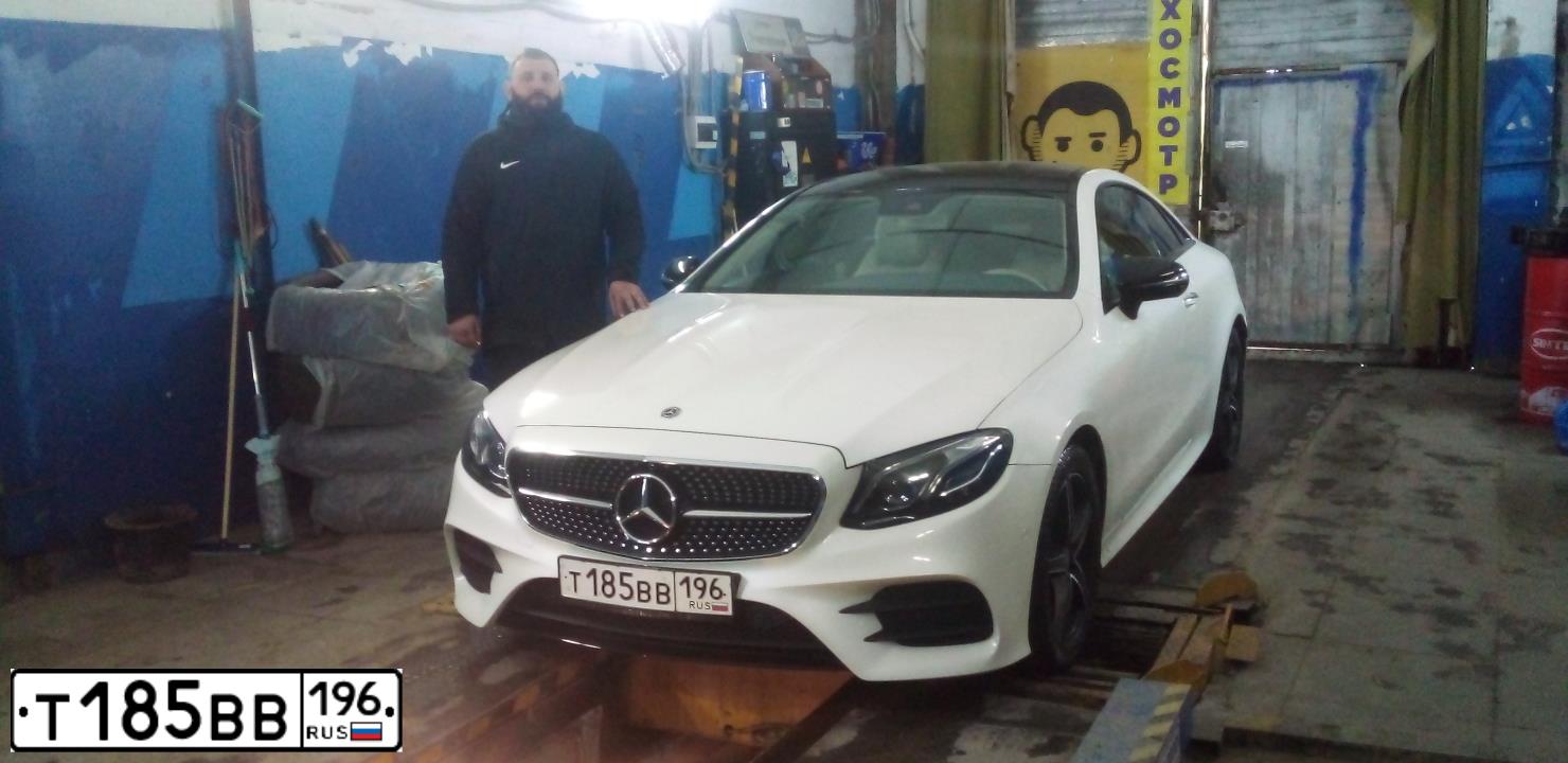 Фото автомобиля MERCEDES E-KLASSE, 2018 — госномер Т185ВВ196. Цвет: Белый
