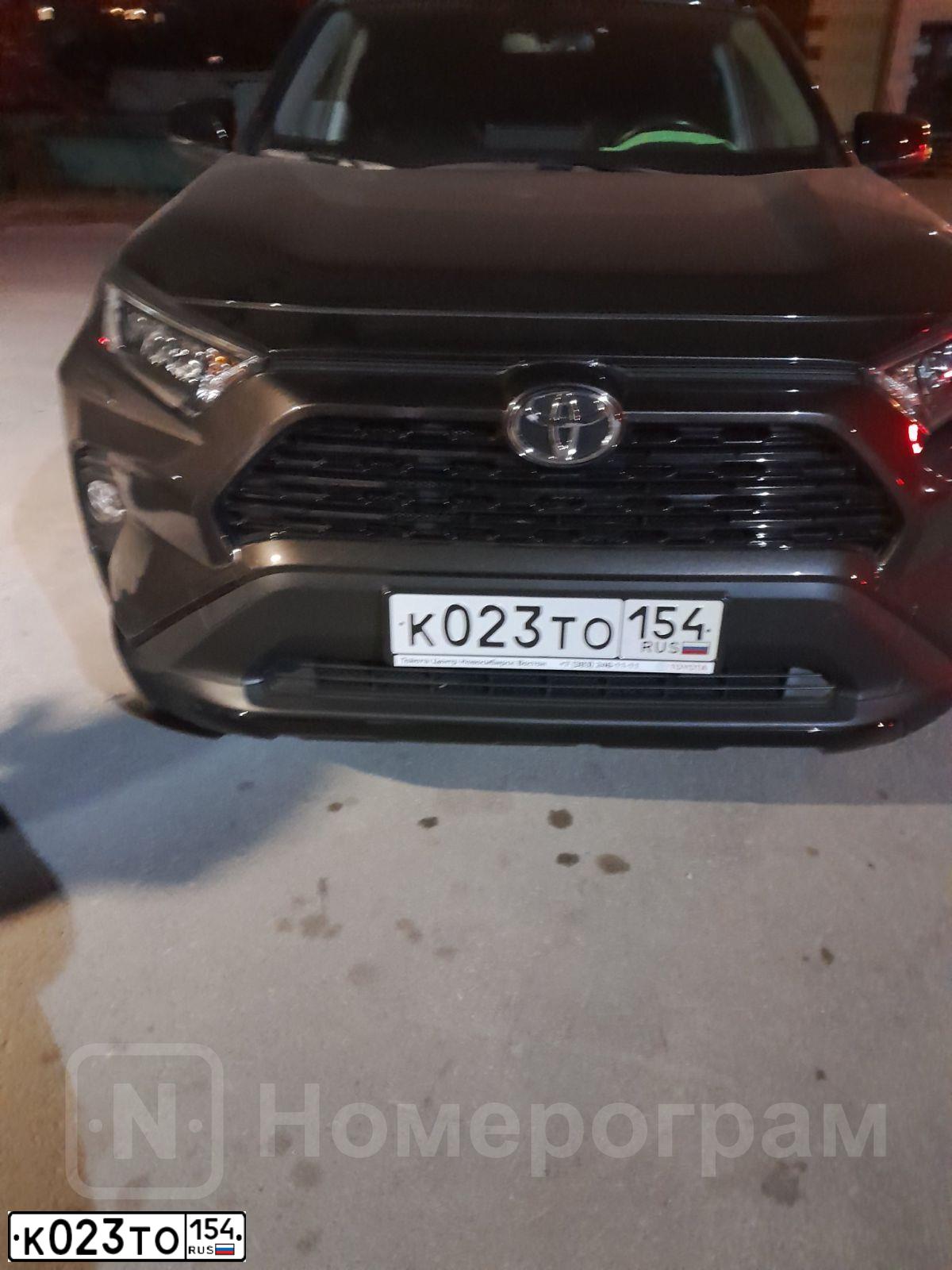 Фото автомобиля TOYOTA TOYOTA RАV4, 2021 — госномер К023ТО154. Цвет: Коричневый