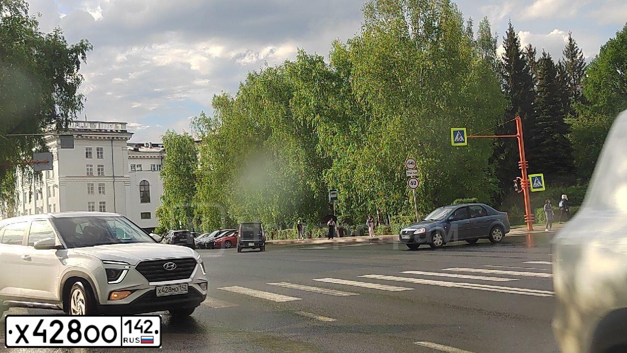 Фото автомобиля GAZ 2705 EL, 2002 — госномер Х428ОО142. Цвет: БАЛТИКА