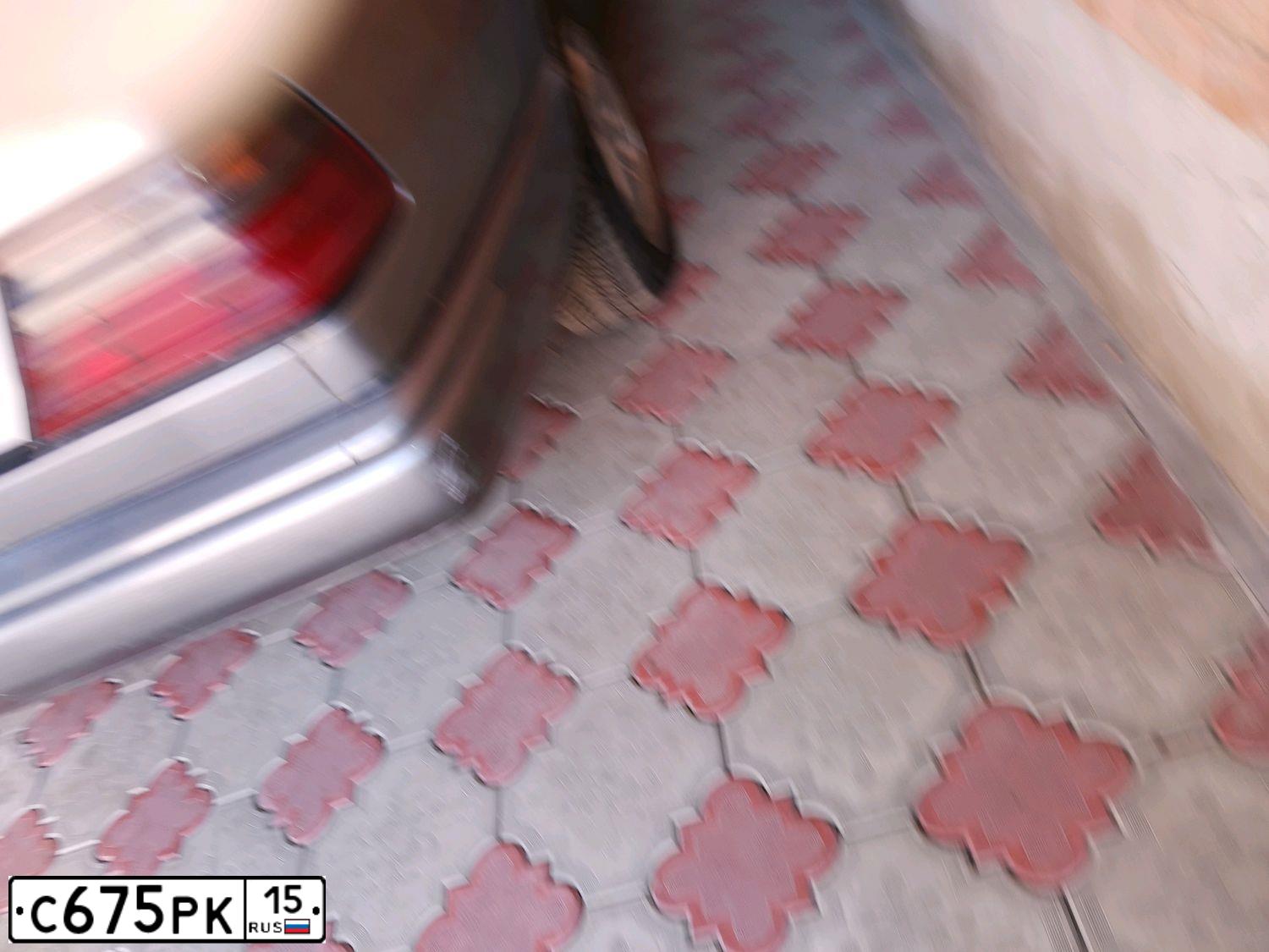 Фото автомобиля MERCEDES E-KLASSE, 1992 — госномер С126МН26. Цвет: СЕРЫЙ