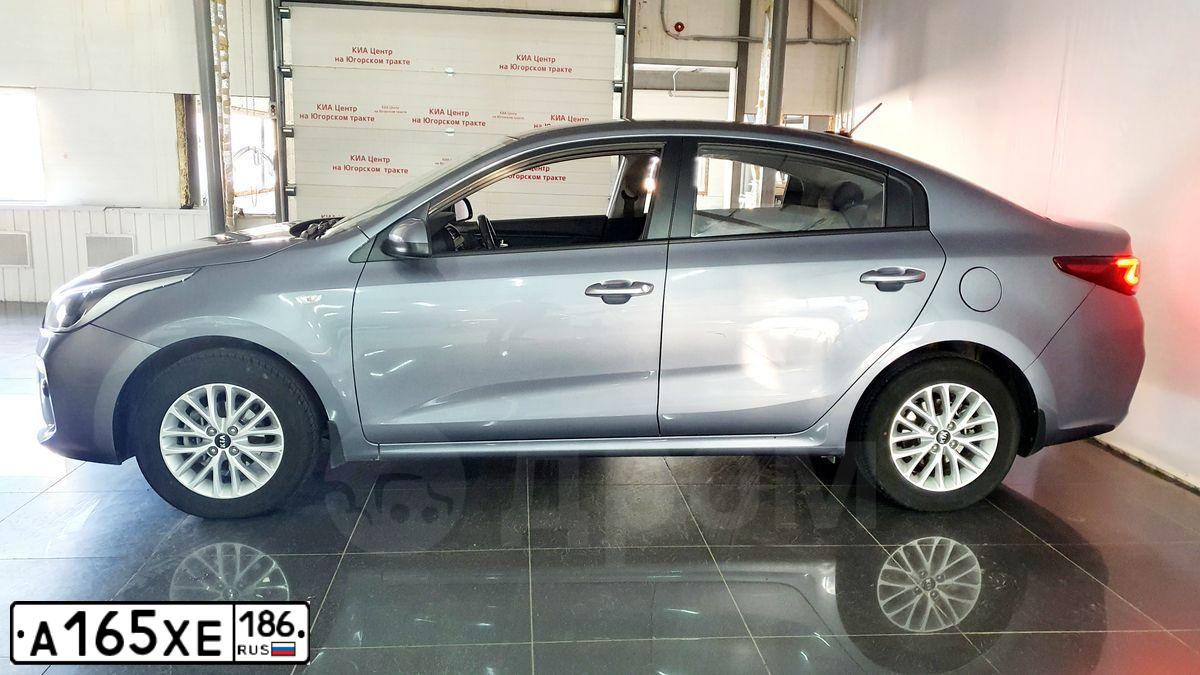 Фото автомобиля KIA RIO, 2019 — госномер Р756ЕР186. Цвет: СЕРЫЙ