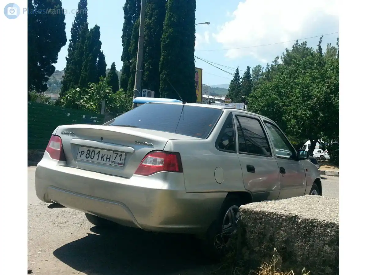 Фото автомобиля DAEWOO NEXIA, 2008 — госномер Н882СУ82. Цвет: СЕРЕБРИСТЫЙ
