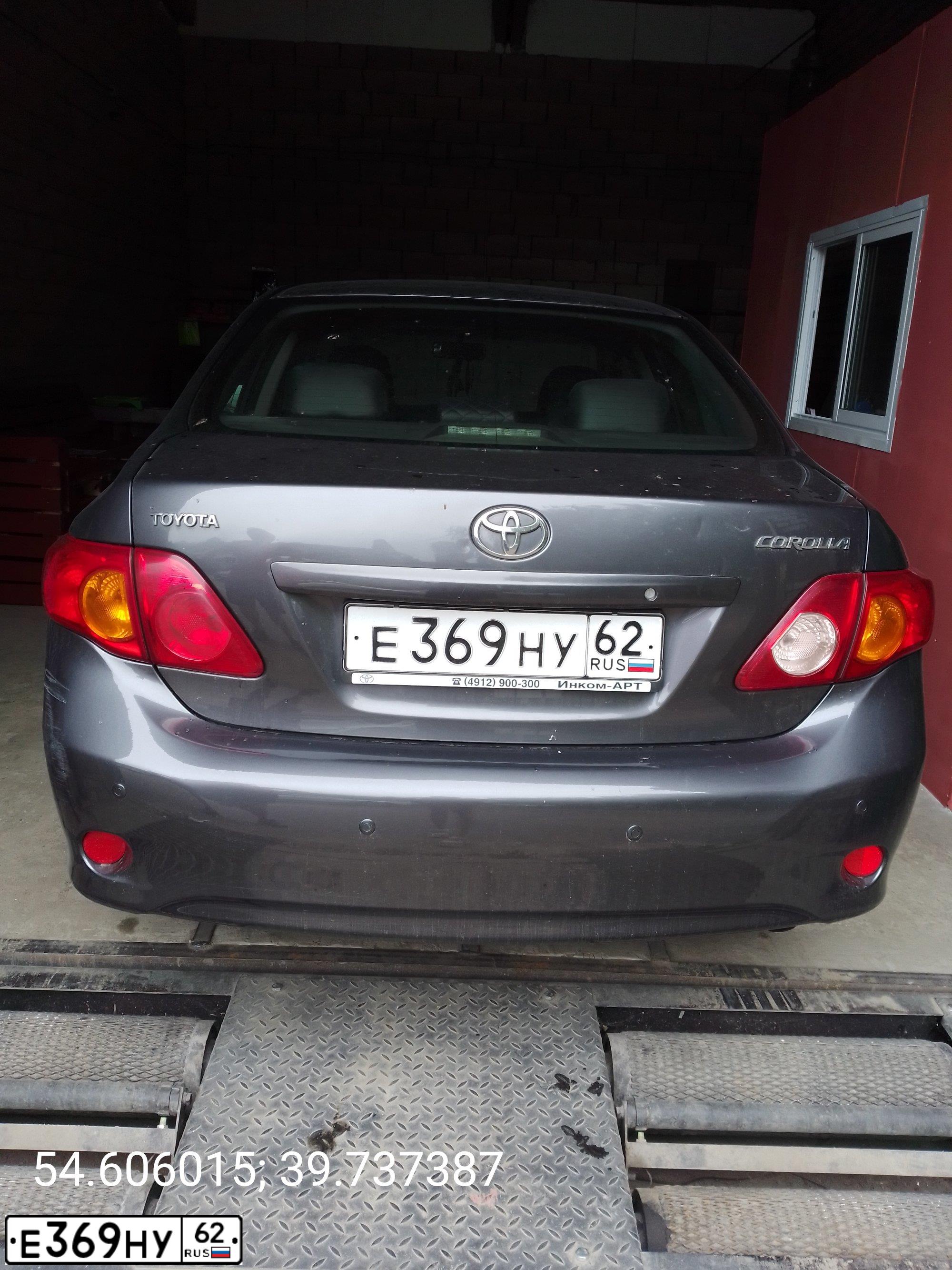 Фото автомобиля TOYOTA COROLLA, 2008 — госномер Е369НУ62. Цвет: СЕРЫЙ
