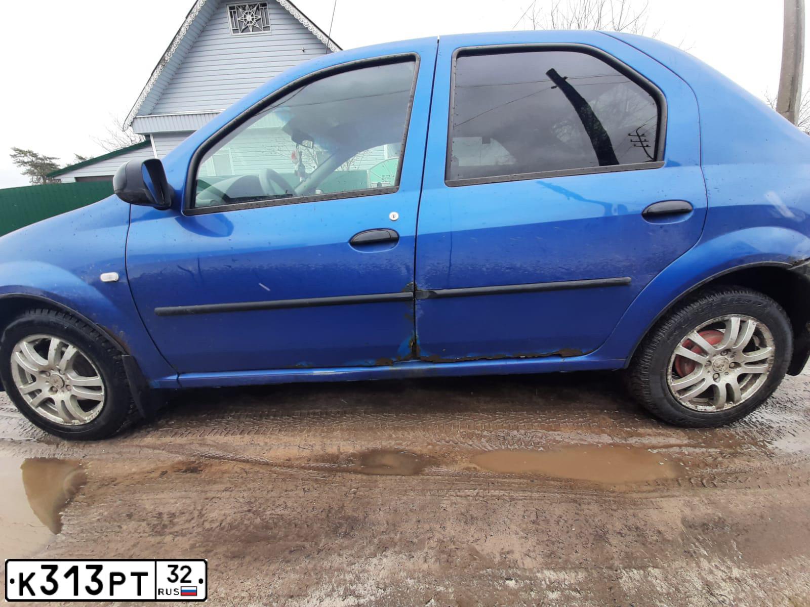 Фото автомобиля RENAULT LOGAN, 2006 — госномер М725КТ13. Цвет: СИНИЙ МЕТАЛЛИК