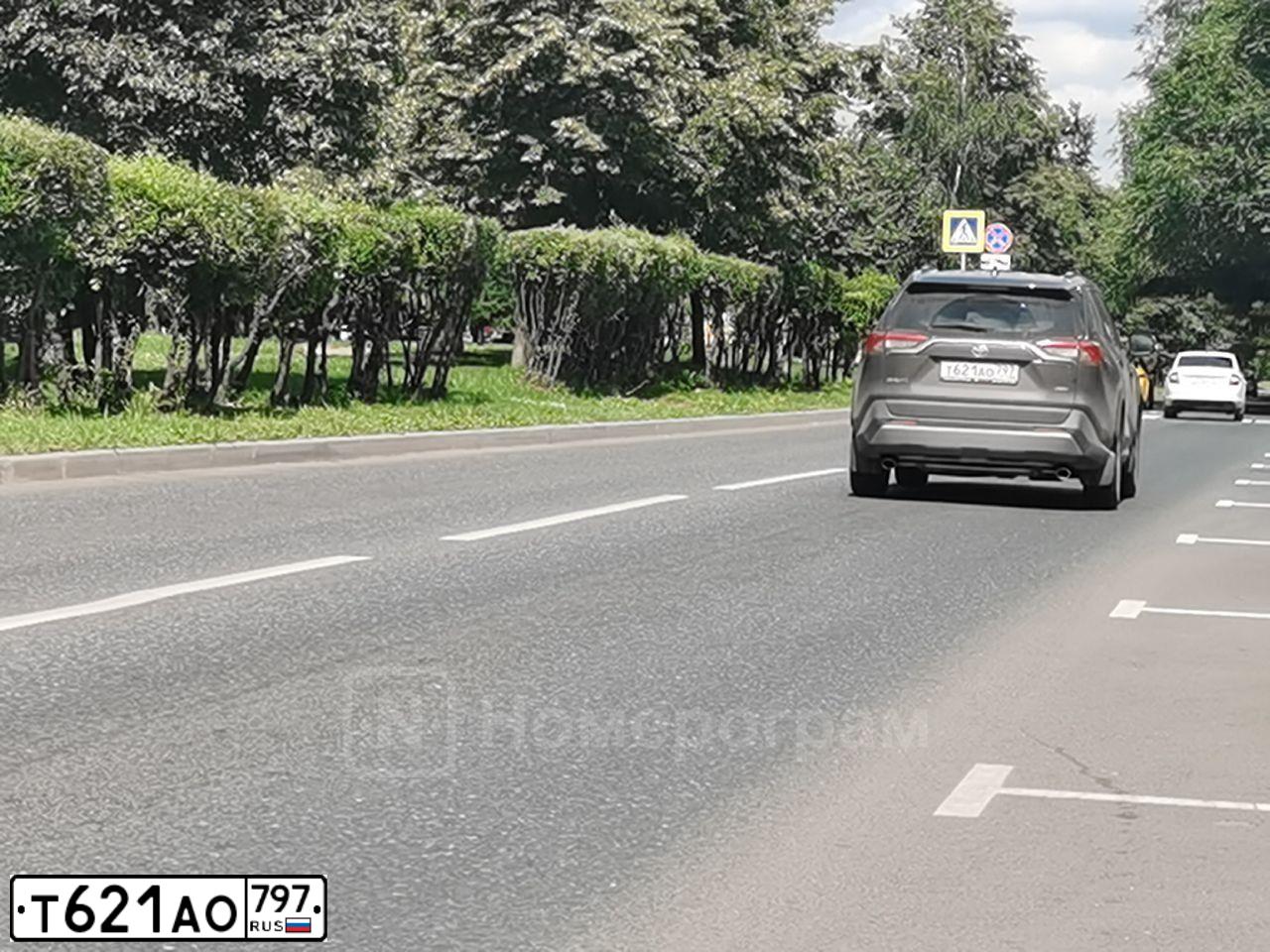 Фото автомобиля TOYOTA RAV4, 2020 — госномер Х260СН790. Цвет: Коричневый