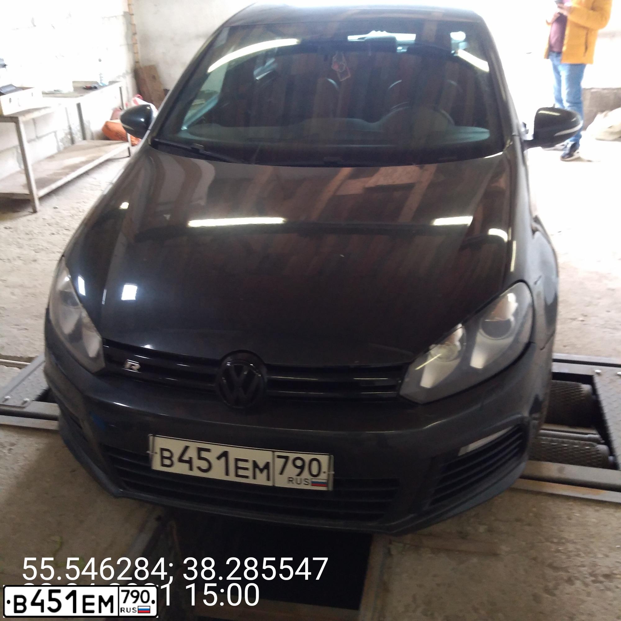 Фото автомобиля VOLKSWAGEN GOLF, 2011 — госномер В451ЕМ790. Цвет: ТЕМНО-СЕРЫЙ