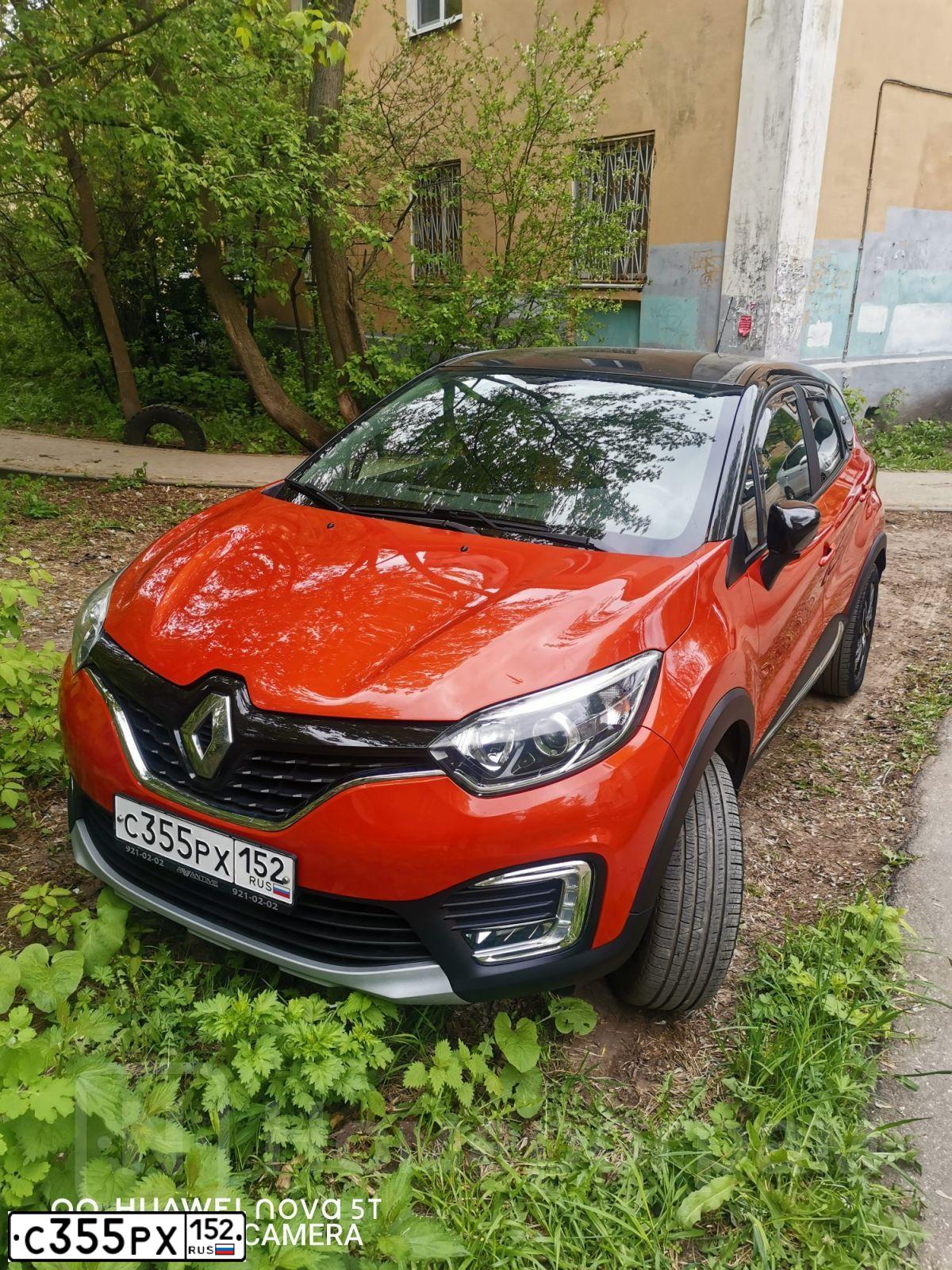 Фото автомобиля RENAULT KAPTUR, 2016 — госномер Е154НЕ750. Цвет: ОРАНЖЕВО-ЧЕРНЫЙ