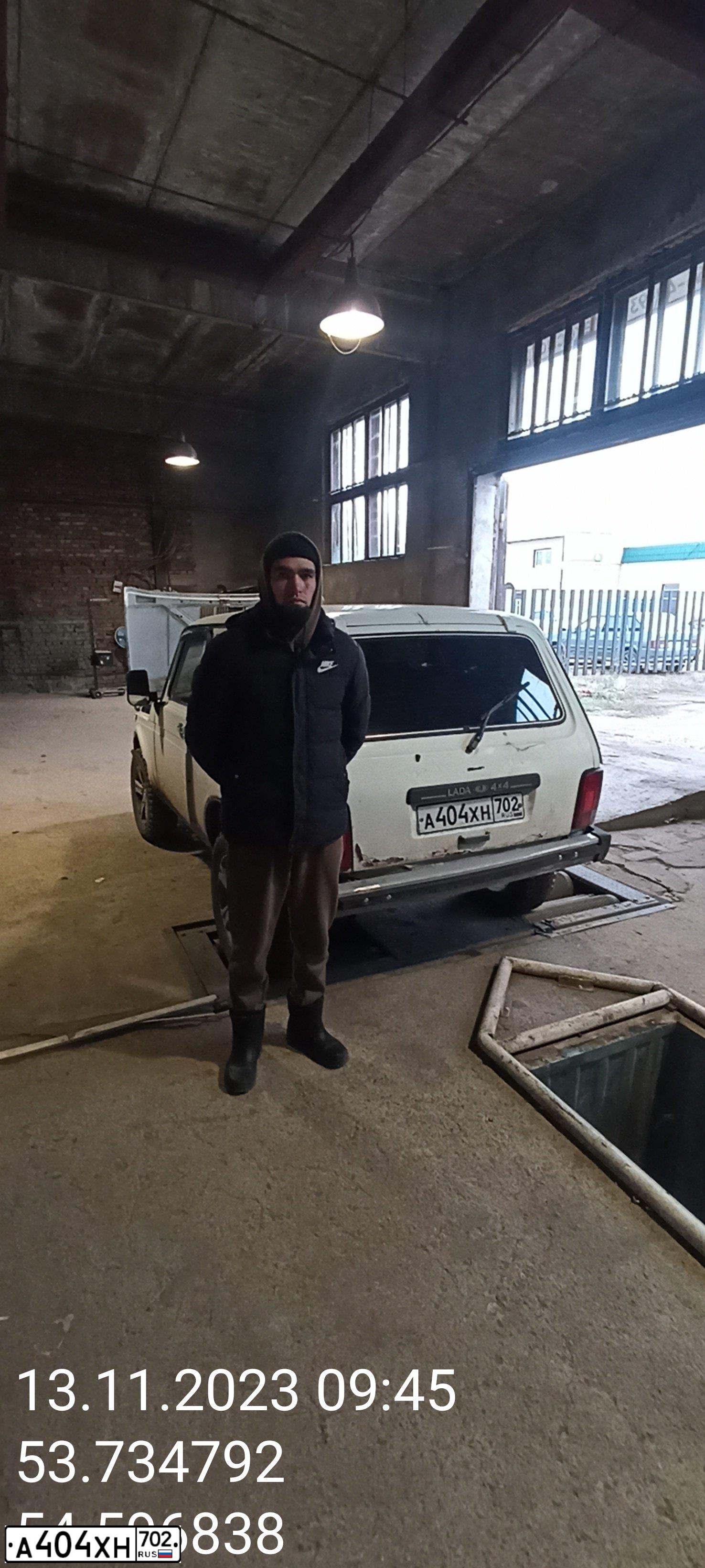 Фото автомобиля LADA 2121 NIVA, 2000 — госномер Р494ЕК102. Цвет: ЯРКО-БЕЛЫЙ