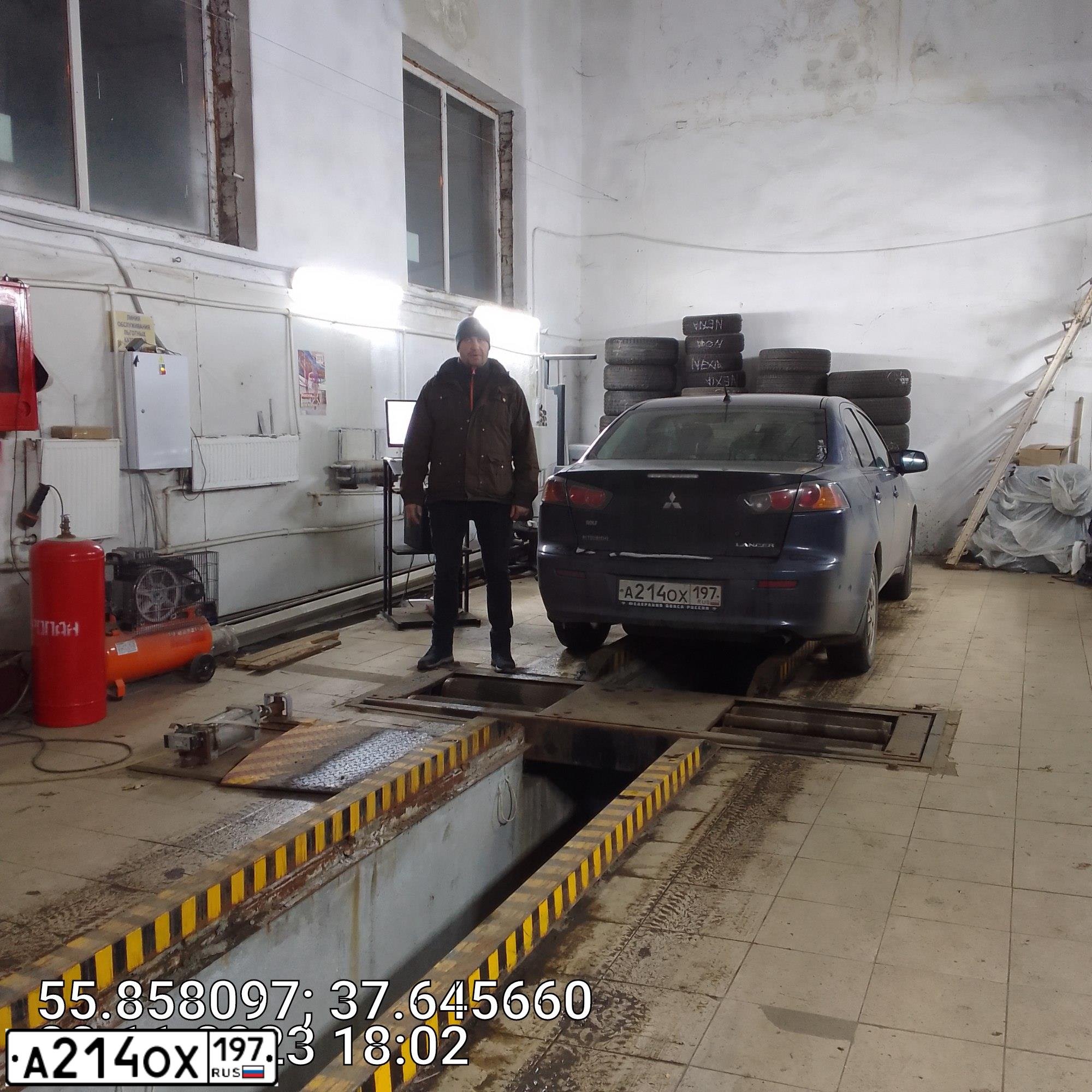 Фото автомобиля MITSUBISHI LANCER, 2011 — госномер А214ОХ197. Цвет: синий