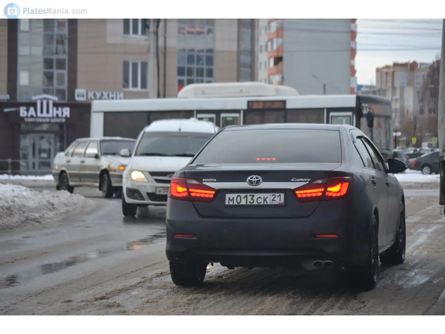 Фото автомобиля TOYOTA CAMRY, 2013 — госномер М013СК21. Цвет: ЧЕРНЫЙ