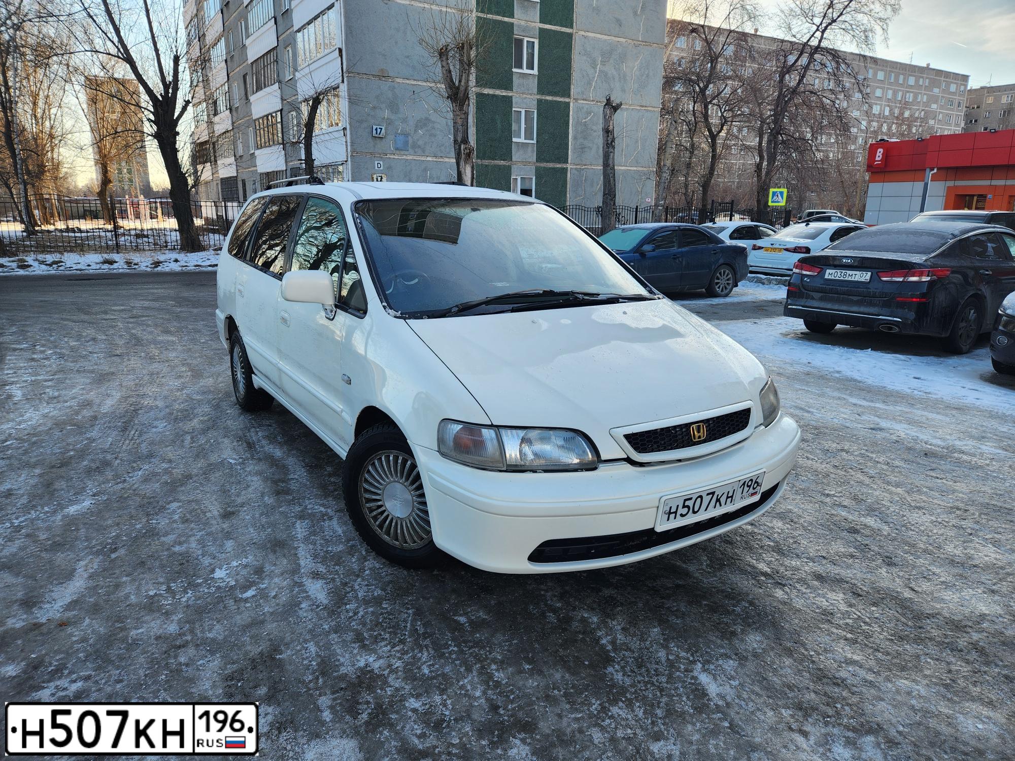 Фото автомобиля ХОНДА ОДИССЕЙ, 1999 — госномер Н507КН196. Цвет: Белый