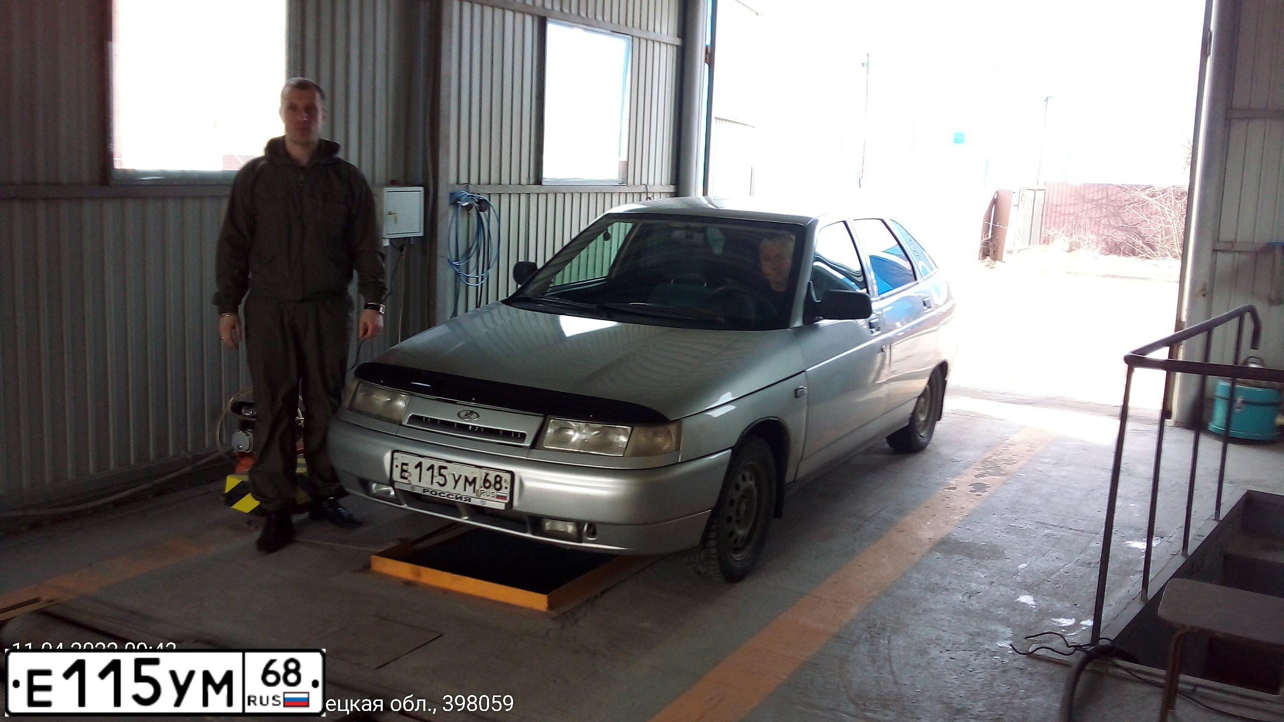 Фото автомобиля LADA 2112, 2006 — госномер С666АА68. Цвет: СВЕТЛО-СЕРЕБРИСТЫЙ МЕТАЛЛ