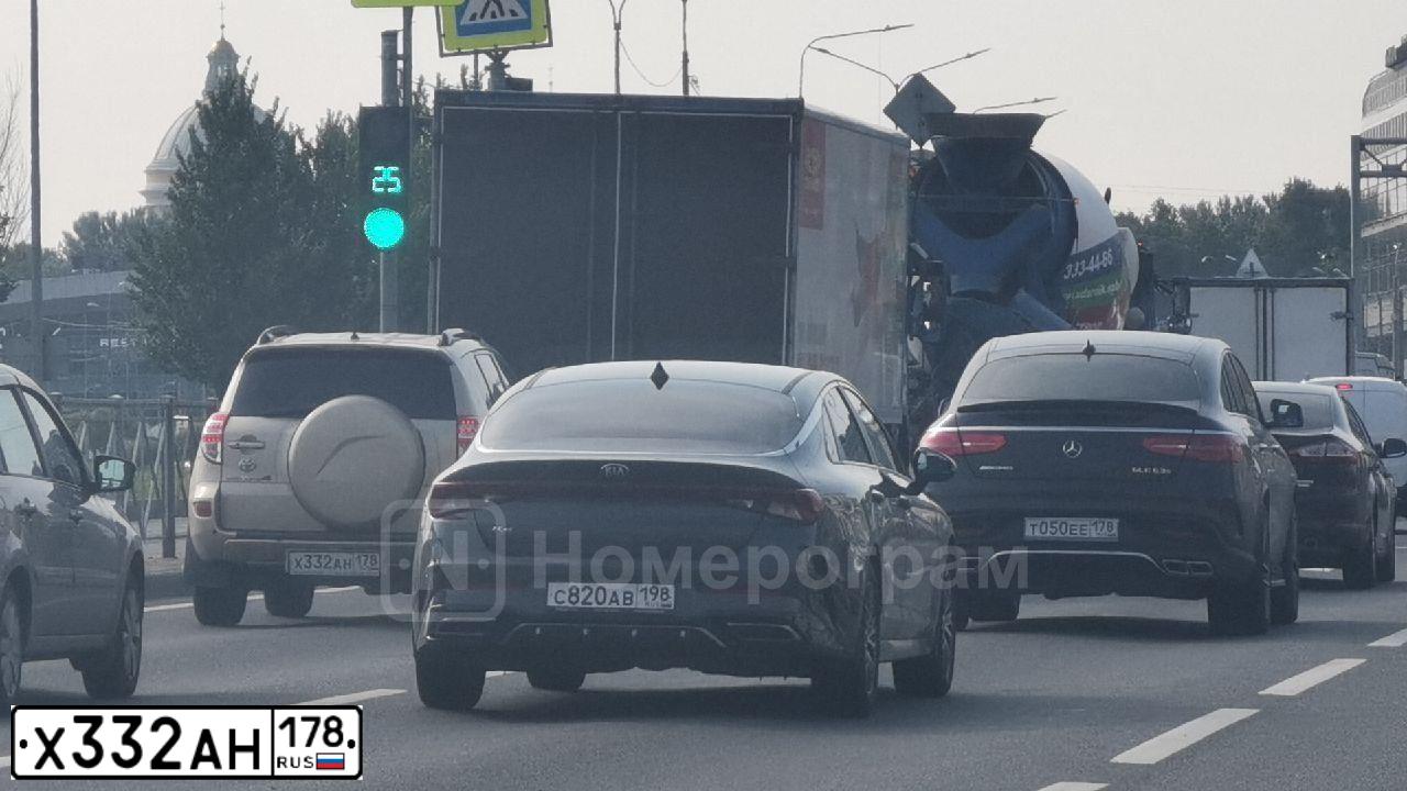 Фото автомобиля TOYOTA RAV4, 2009 — госномер Х332АН178. Цвет: БЕЖЕВЫЙ