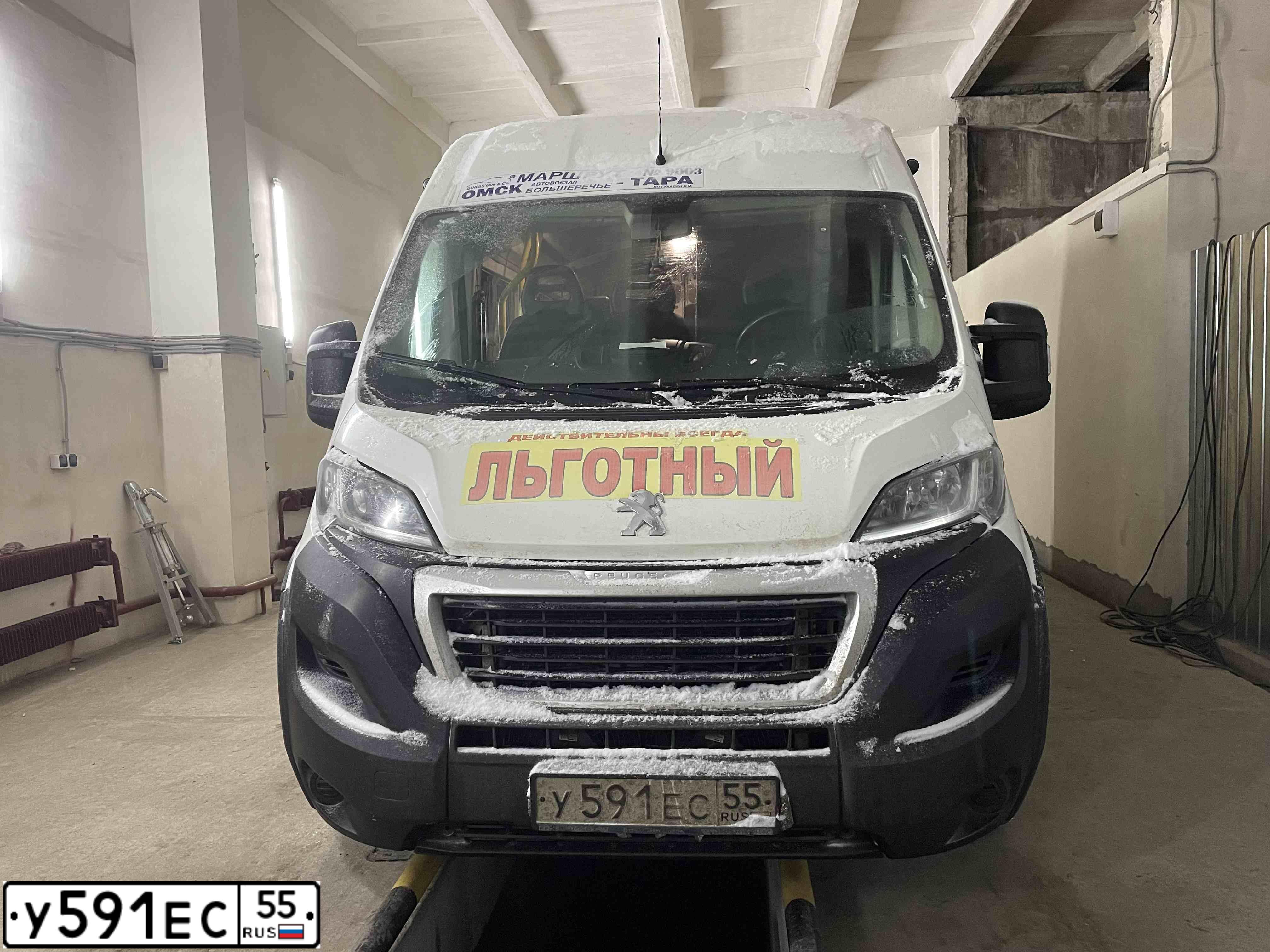 Фото автомобиля PEUGEOT BOXER, 2018 — госномер У591ЕС55. Цвет: БЕЛЫЙ