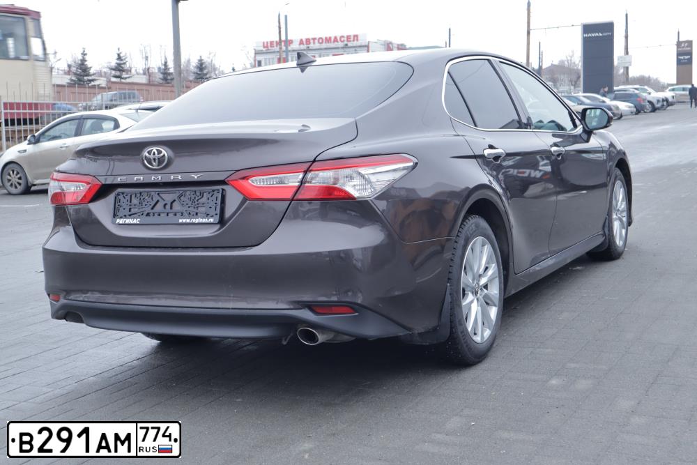 Фото автомобиля TOYOTA CAMRY, 2019 — госномер В291АМ774. Цвет: Коричневый