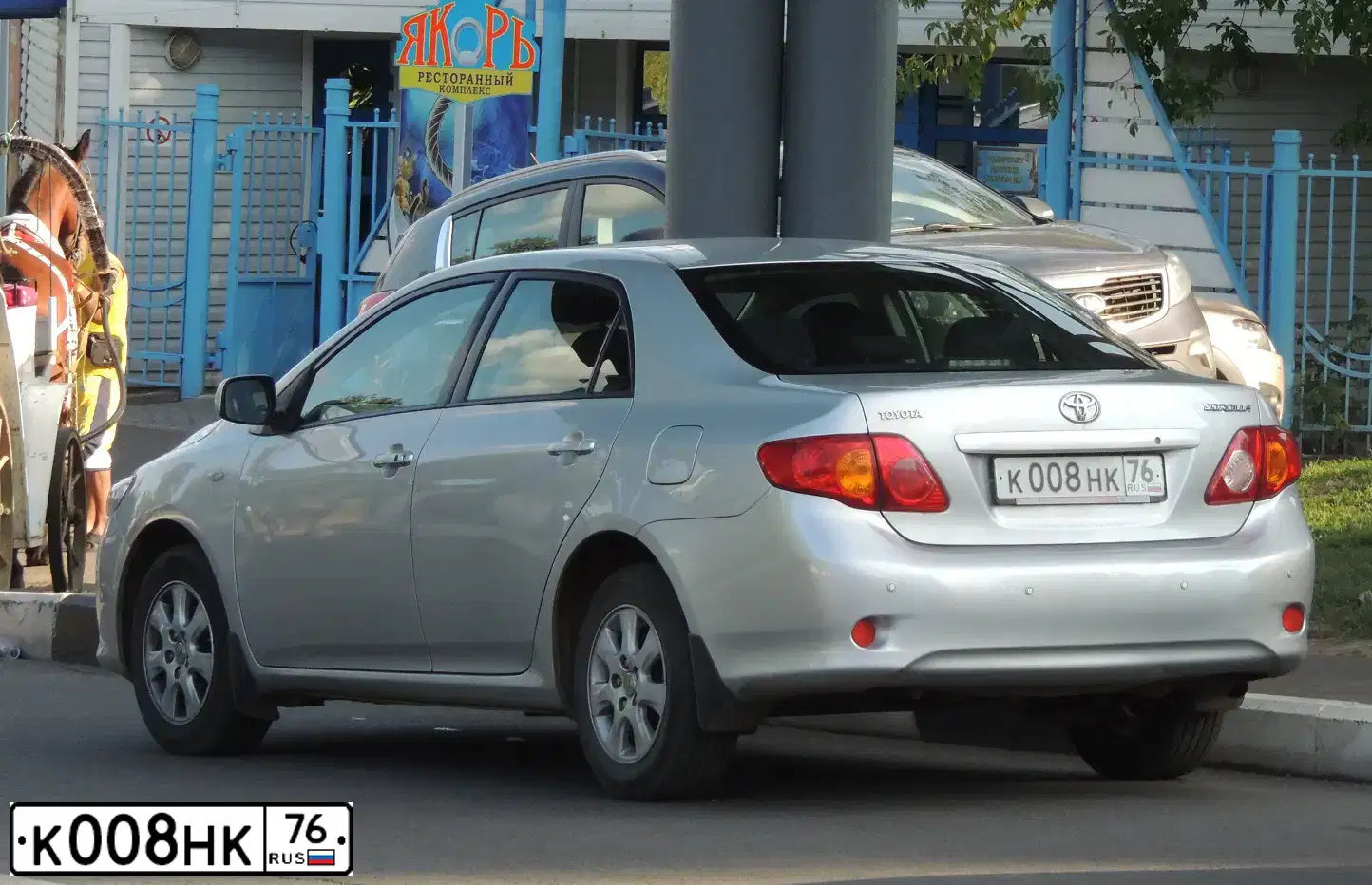 Фото автомобиля TOYOTA COROLLA, 2007 — госномер К008НК76. Цвет: СЕРЫЙ