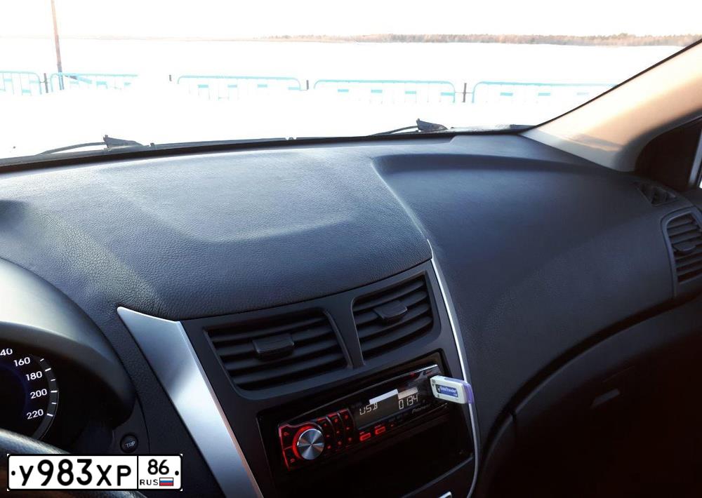 Фото автомобиля HYUNDAI SOLARIS, 2012 — госномер У983ХР86. Цвет: ЧЕРНО-СЕРЫЙ