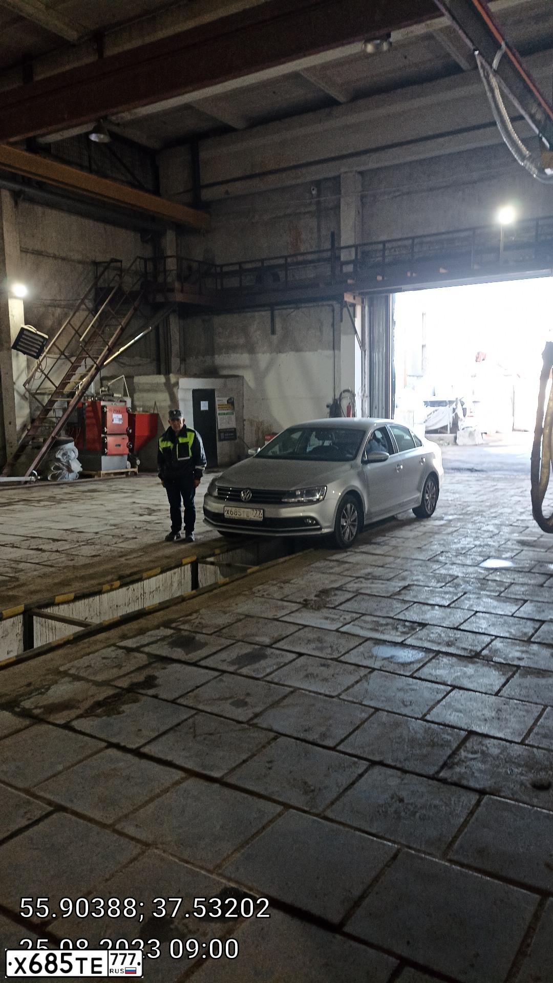 Фото автомобиля VOLKSWAGEN JETTA, 2016 — госномер Р317ОУ716. Цвет: Серебристый