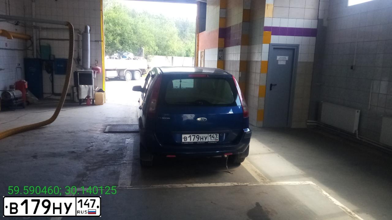 Фото автомобиля FORD FUSION, 2008 — госномер Е826СР147. Цвет: синий