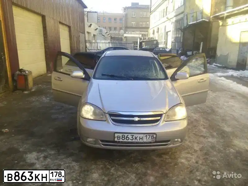 Фото автомобиля FORD FOCUS, 2012 — госномер В863КР178. Цвет: серебристый