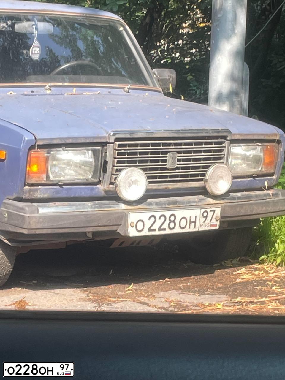 Фото автомобиля LADA 2107, 2004 — госномер О228ОН97. Цвет: синий