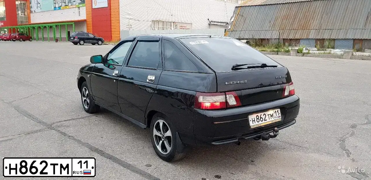 Фото автомобиля LADA 2112, 2007 — госномер Е108МН11. Цвет: Сине-Черный