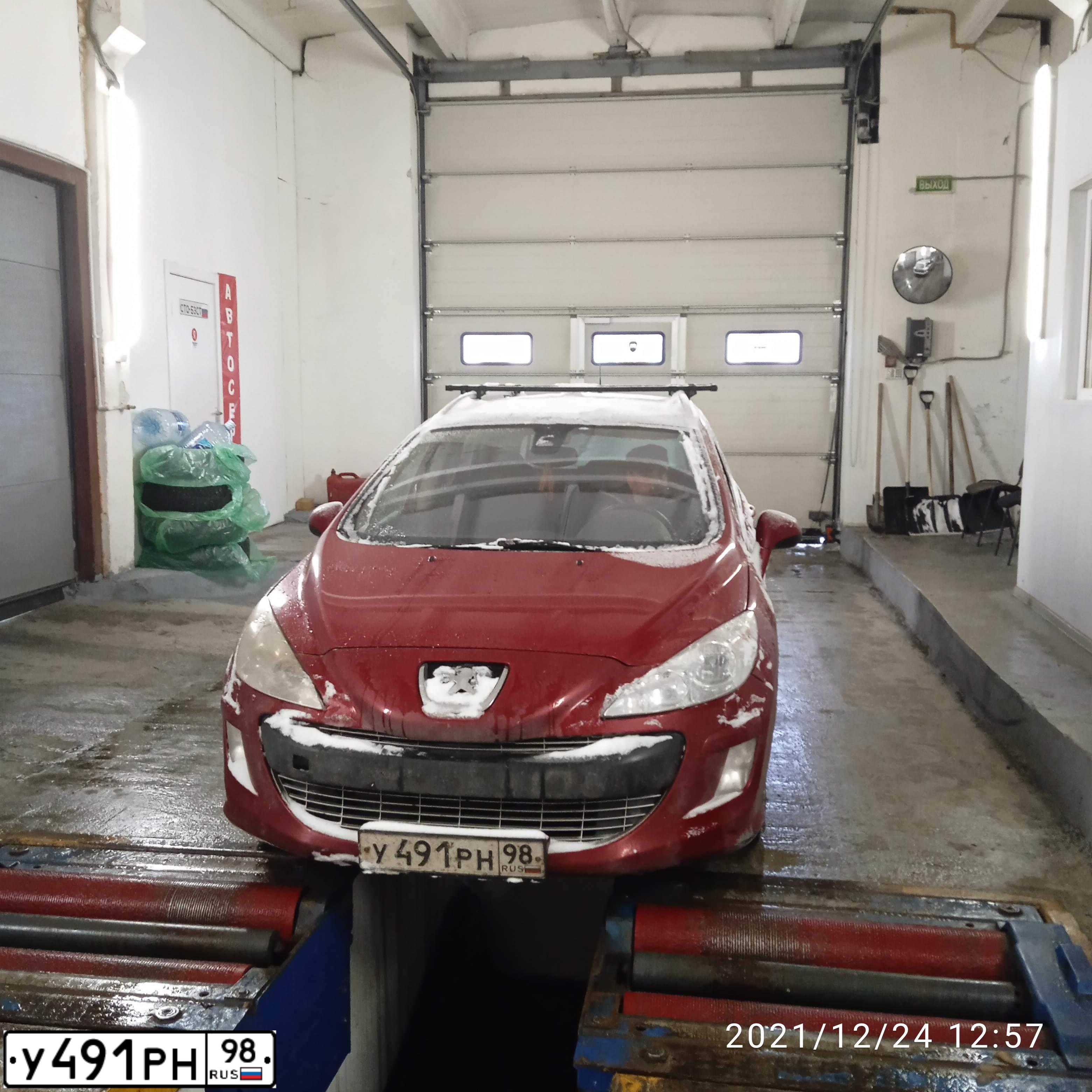 Фото автомобиля PEUGEOT 308, 2008 — госномер О260ТН69. Цвет: КРАСНЫЙ