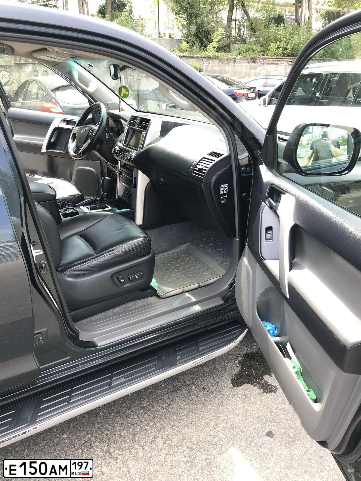 Фото автомобиля TOYOTA LAND CRUISER 150, 2010 — госномер У015ВХ181. Цвет: ТЕМНО-СЕРЫЙ