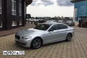 Фото автомобиля BMW SERIE 5, 2013 — госномер М575МС123. Цвет: СЕРЕБРИСТЫЙ