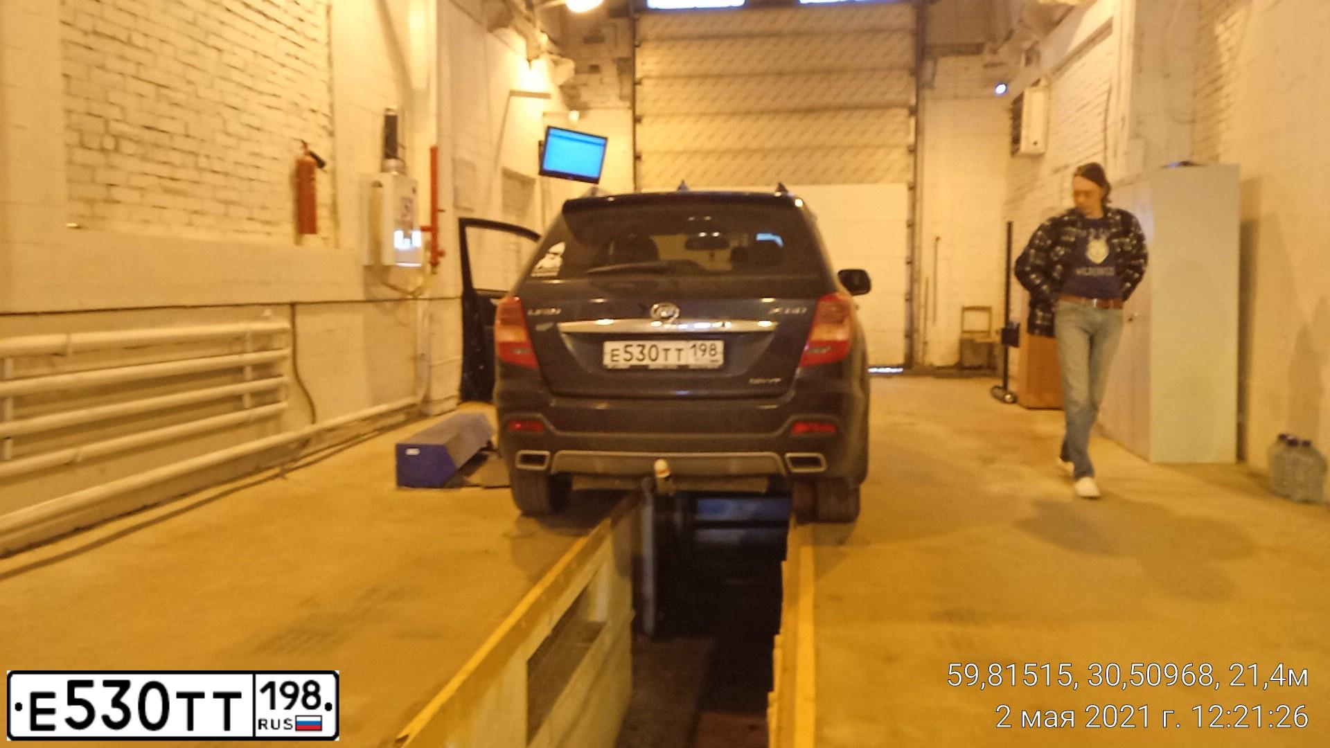 Фото автомобиля LIFAN X 60, 2017 — госномер Е530ТТ198. Цвет: синий