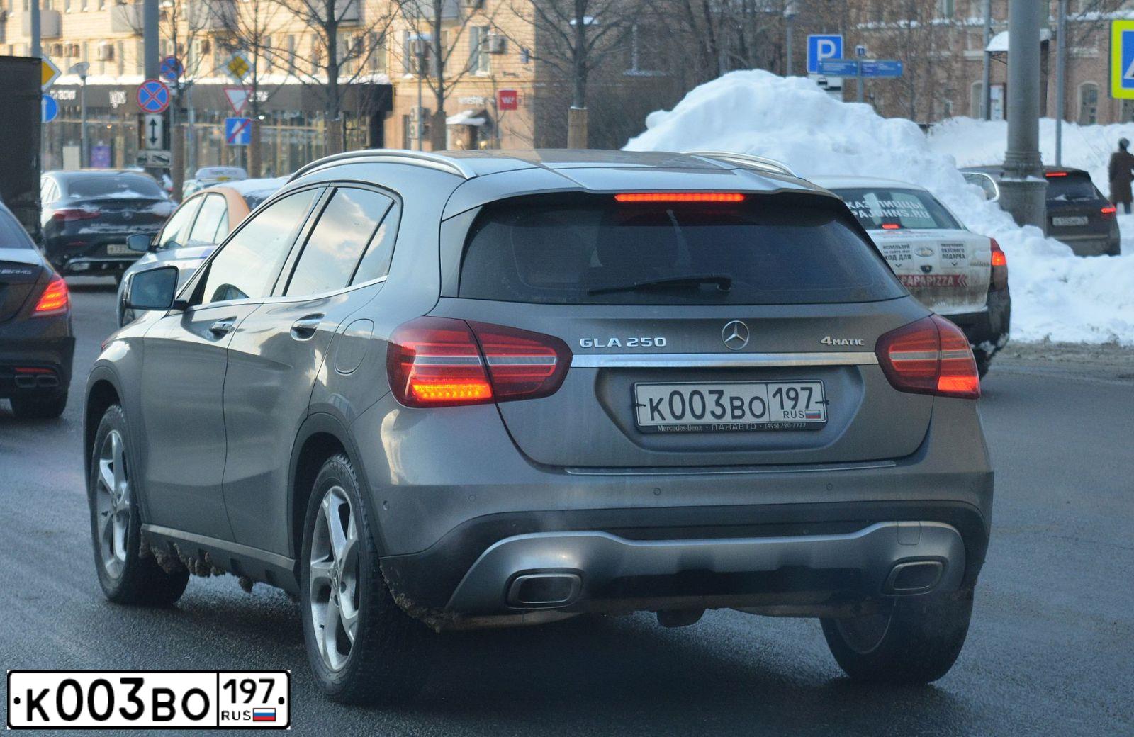 Фото автомобиля MERCEDES GLA-KLASSE, 2017 — госномер М592ЕС797. Цвет: Серый