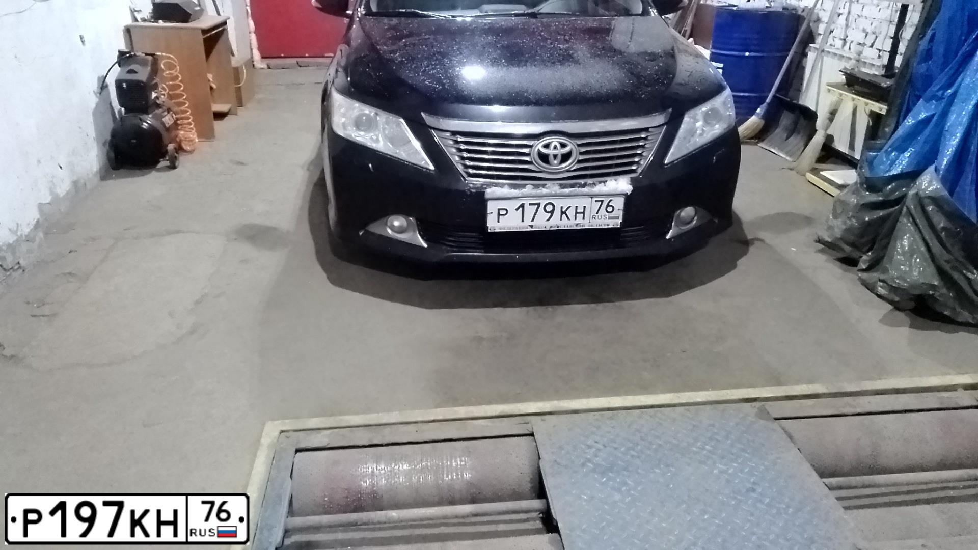 Фото автомобиля TOYOTA CAMRY, 2012 — госномер Р179КН76. Цвет: ЧЕРНЫЙ