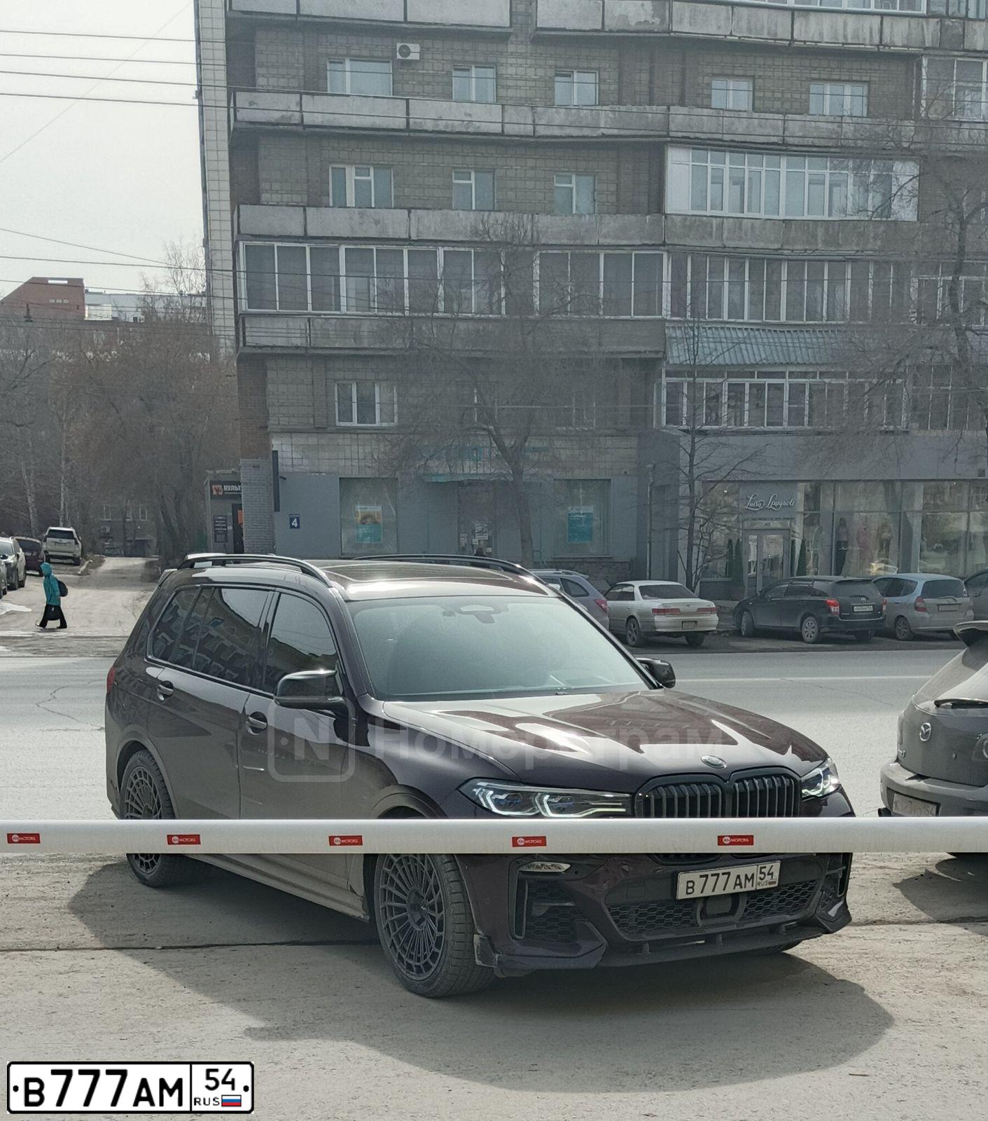 Фото автомобиля MERCEDES E-KLASSE, 1997 — госномер В777ЕТ154. Цвет: ТЕМНО СИНИЙ