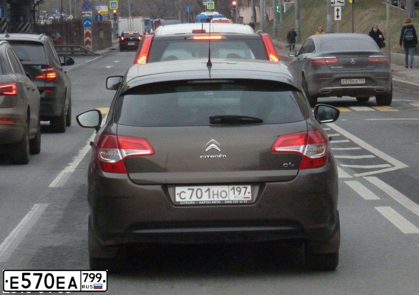 Фото автомобиля MERCEDES GLC-KLASSE, 2017 — госномер Е570ЕА799. Цвет: СИНИЙ