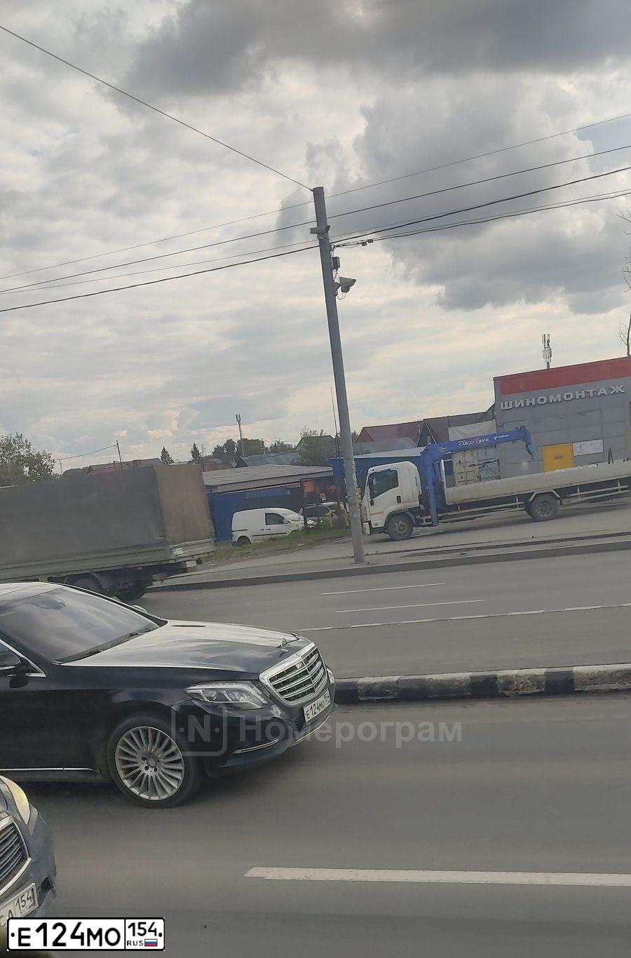 Фото автомобиля MERCEDES S-KLASSE, 2015 — госномер Е124МО154. Цвет: ЧЕРНЫЙ
