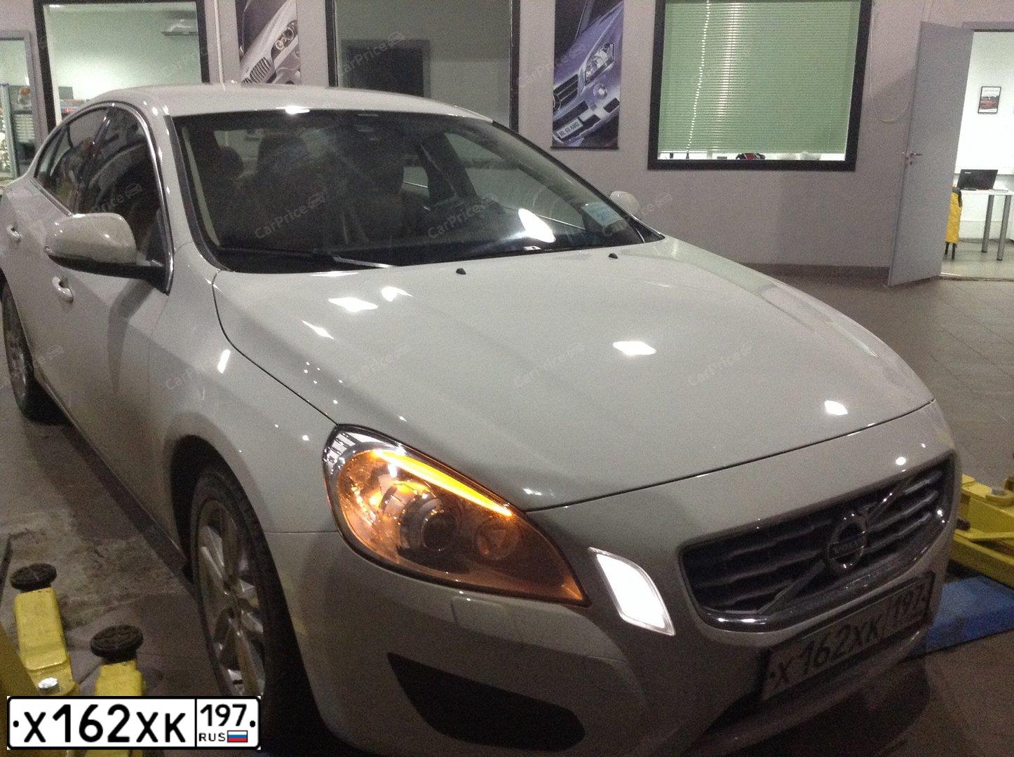 Фото автомобиля VOLVO S60, 2012 — госномер А373АА197. Цвет: Белый